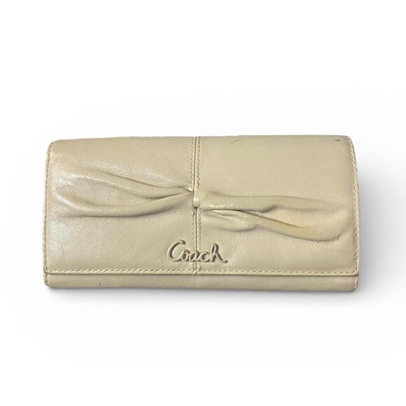 Coach Handbags - VINTAGE - COACH Beige Leather Wallet Coin Purse Credit Card Holder